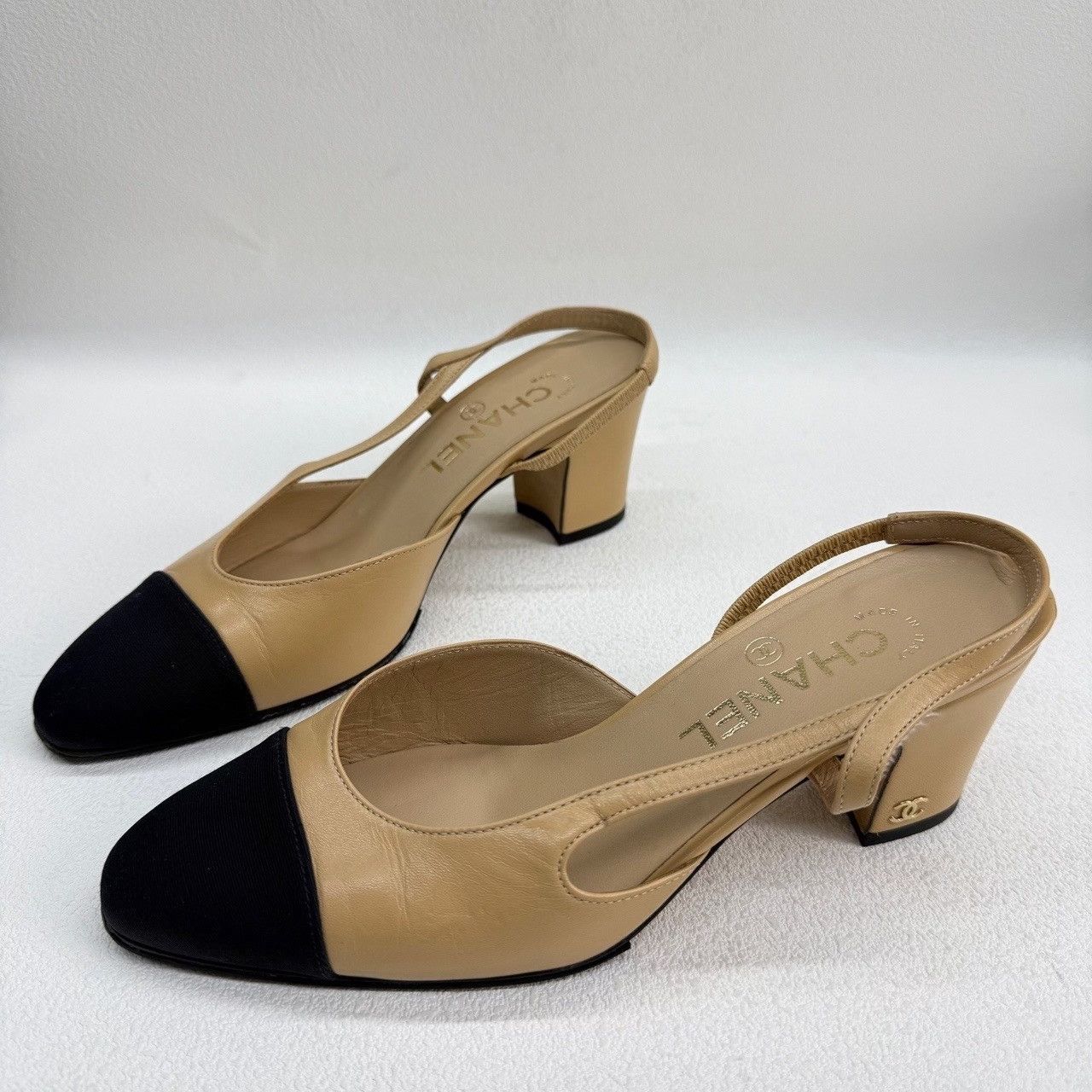 Chanel Chanel Slingback Heels Beige Black Size 36 Size US 6 / IT 36 - 2 Thumbnail
