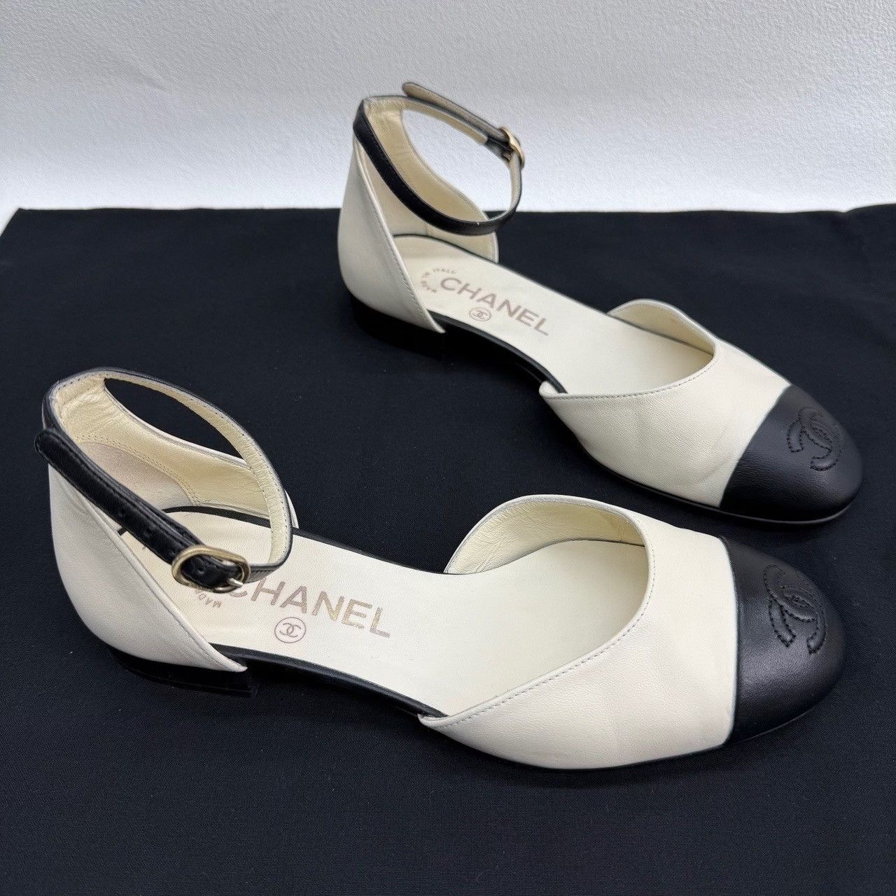 Chanel Chanel Two-Tone Leather Mary Jane Flats Size 36 Size US 6 / IT 36 - 4 Thumbnail