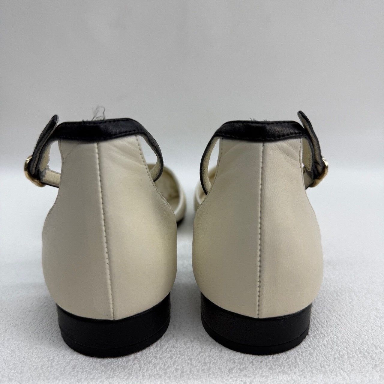 Chanel Chanel Two-Tone Leather Mary Jane Flats Size 36 Size US 6 / IT 36 - 6 Thumbnail