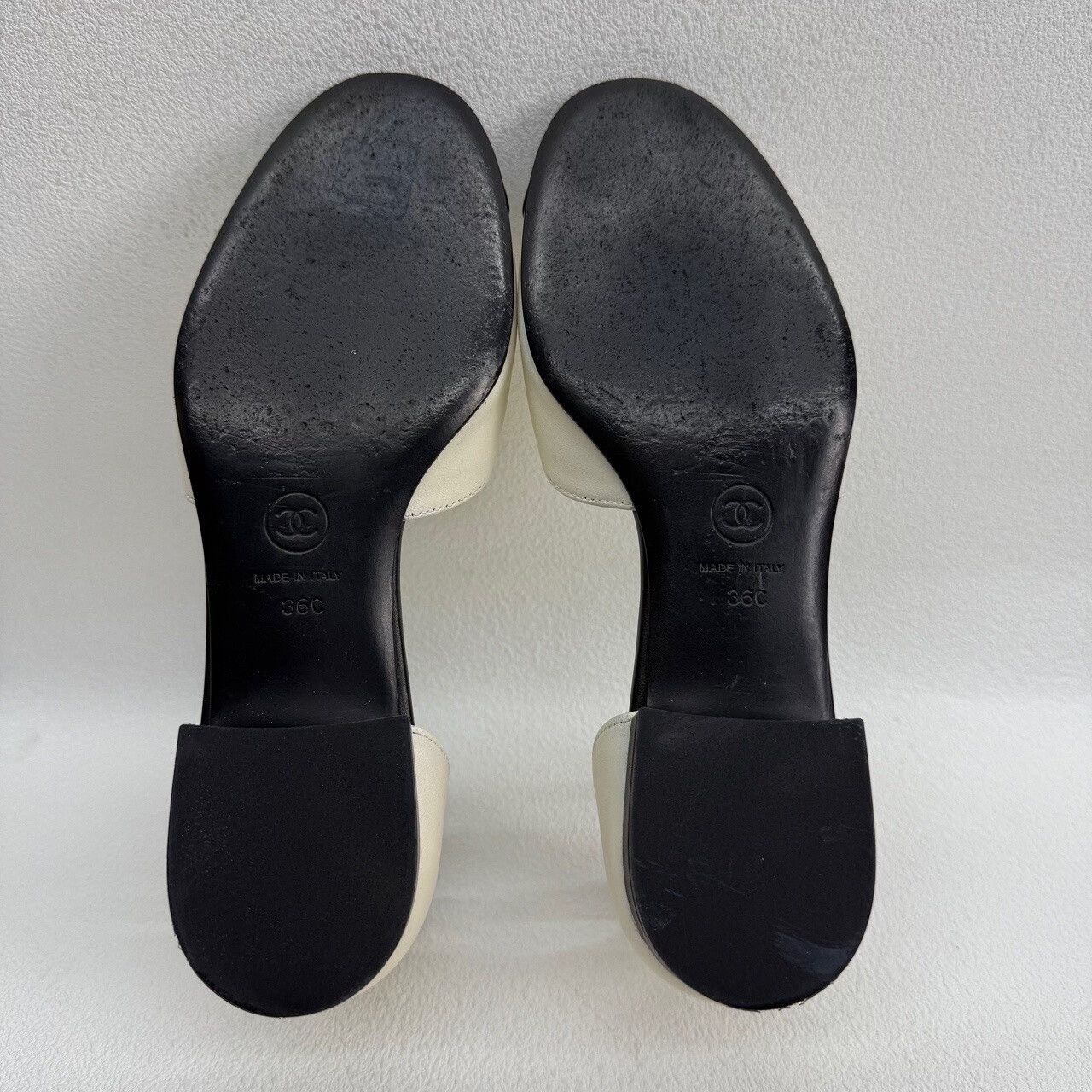 Chanel Chanel Two-Tone Leather Mary Jane Flats Size 36 Size US 6 / IT 36 - 8 Thumbnail