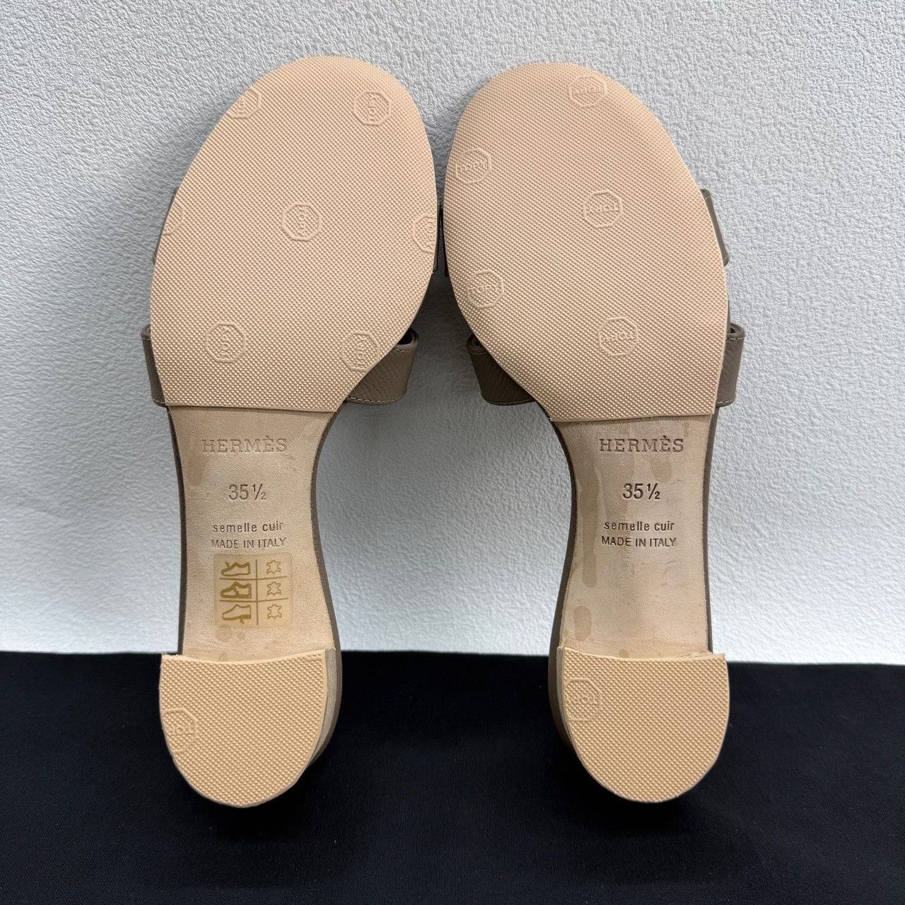 Hermes Hermès Oasis Sandals in Etoupe Size 35.5 Size US 5.5 / IT 35.5 - 8 Thumbnail