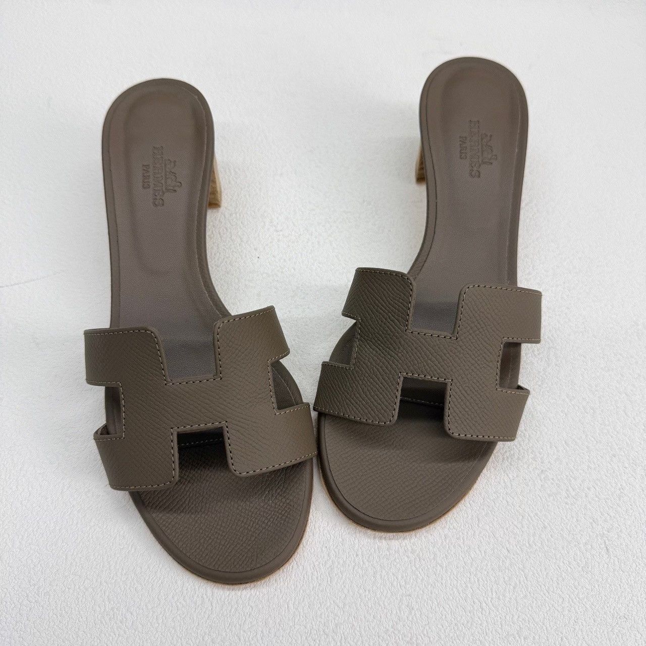 Hermes Hermès Oasis Sandals in Etoupe Size 35.5 Size US 5.5 / IT 35.5 - 10 Thumbnail