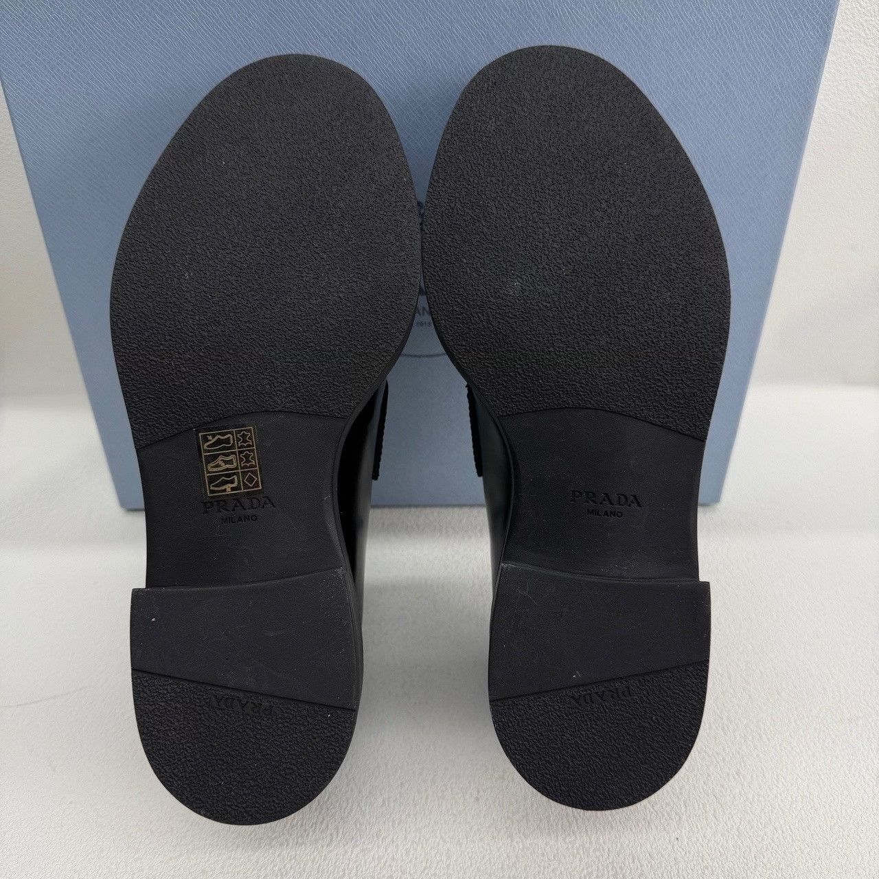 Prada Prada Leather Loafers Size 37 Size US 7 / IT 37 - 9 Thumbnail