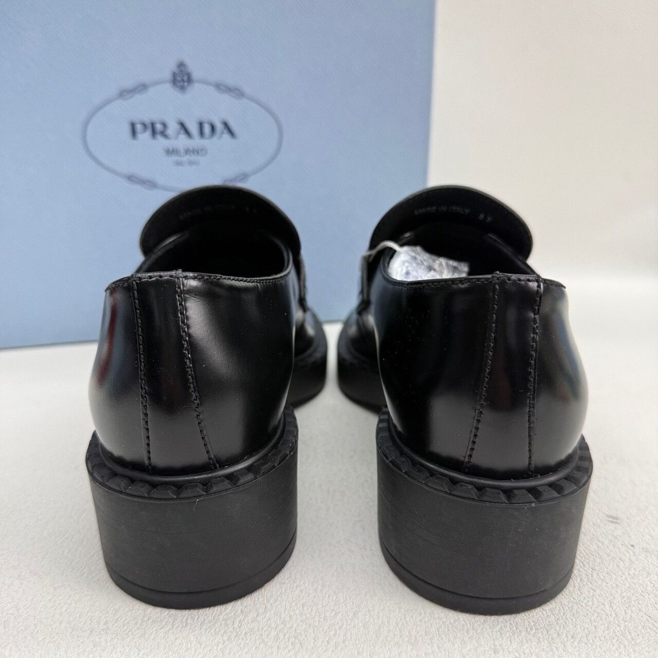 Prada Prada Leather Loafers Size 37 Size US 7 / IT 37 - 7 Thumbnail