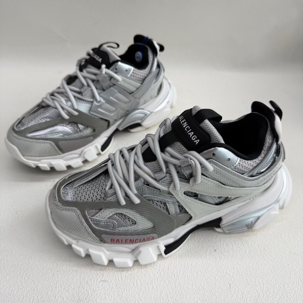 Balenciaga Balenciaga Silver Track Sneakers Size 37 Size US 7 / IT 37 - 2 Thumbnail