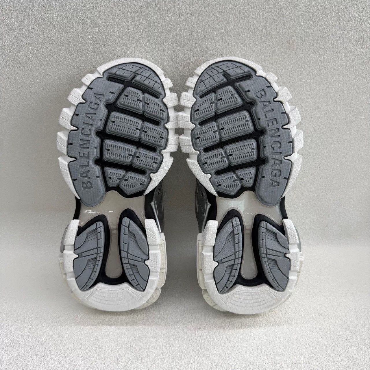 Balenciaga Balenciaga Silver Track Sneakers Size 37 Size US 7 / IT 37 - 8 Thumbnail