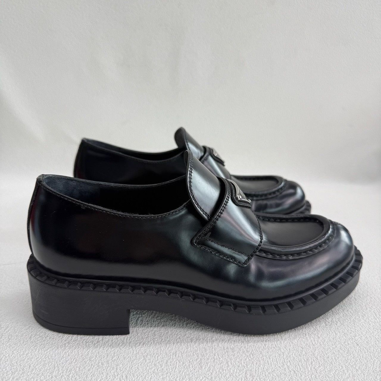 Prada Prada Black Leather Triangle Logo Loafers Size 35.5 Size US 5.5 / IT 35.5 - 5 Thumbnail