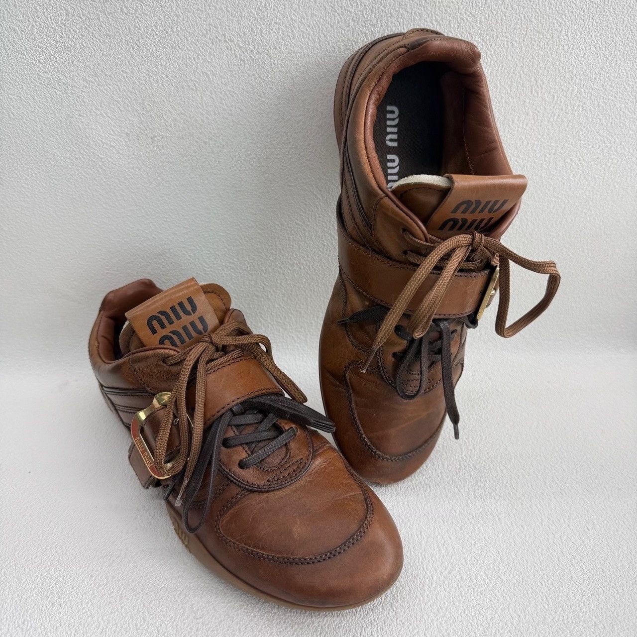 Miu Miu Miu Miu Buckle Leather Low-Top Sneakers Size 37.5 Size US 7.5 / IT 37.5 - 9 Thumbnail