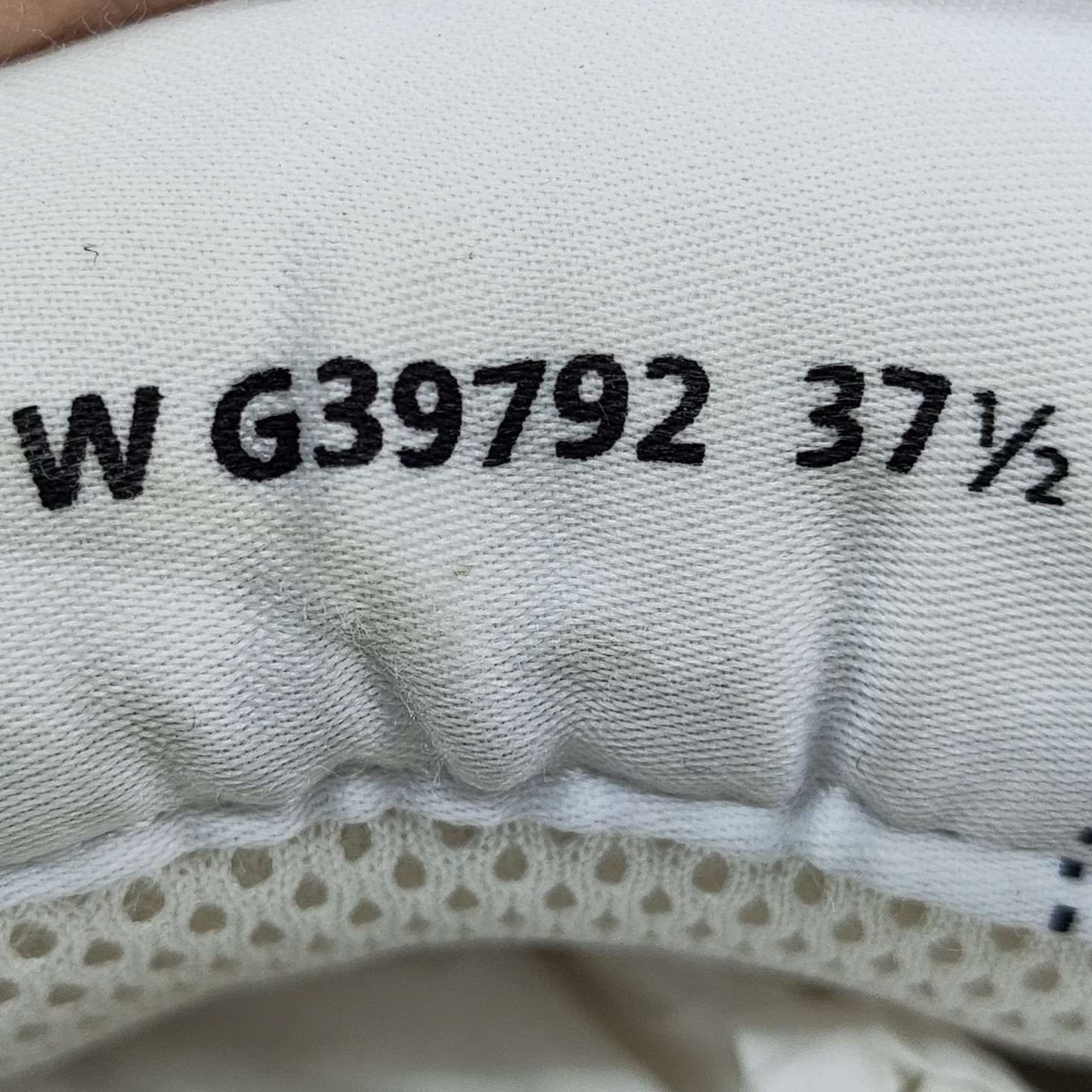 Chanel Chanel Silver Metallic Low-Top Sneakers 37.5 Size US 7.5 / IT 37.5 - 7 Thumbnail