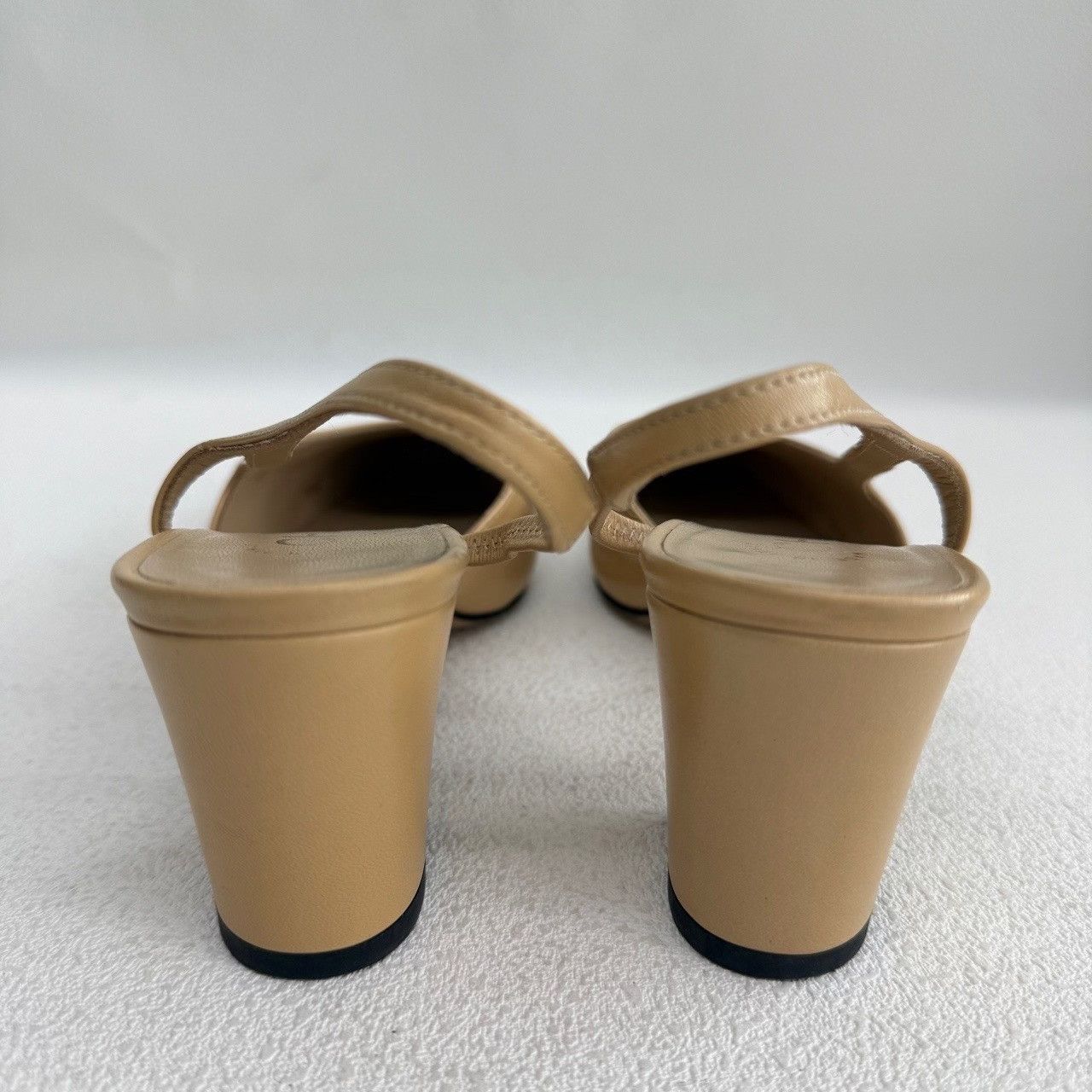 Chanel Chanel Two Tone Slingback Heels Size 35C Size US 5 / IT 35 - 6 Thumbnail