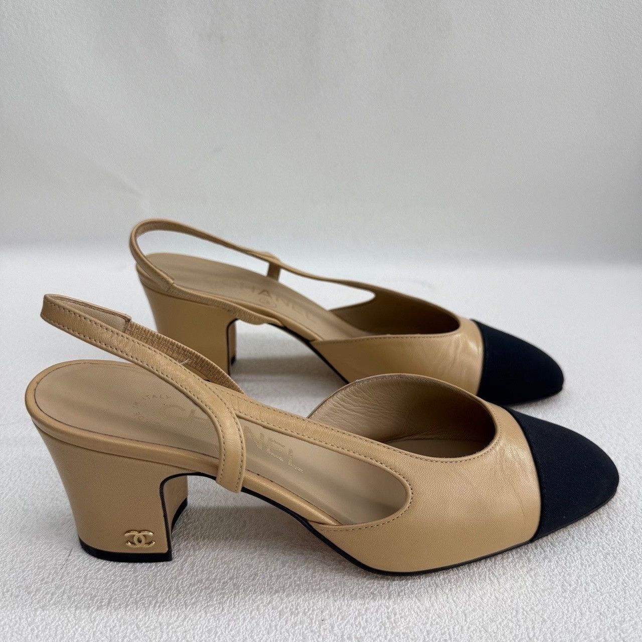 Chanel Chanel Two Tone Slingback Heels Size 35C Size US 5 / IT 35 - 5 Thumbnail