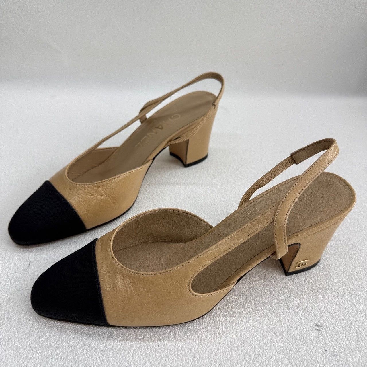 Chanel Chanel Two Tone Slingback Heels Size 35C Size US 5 / IT 35 - 2 Thumbnail