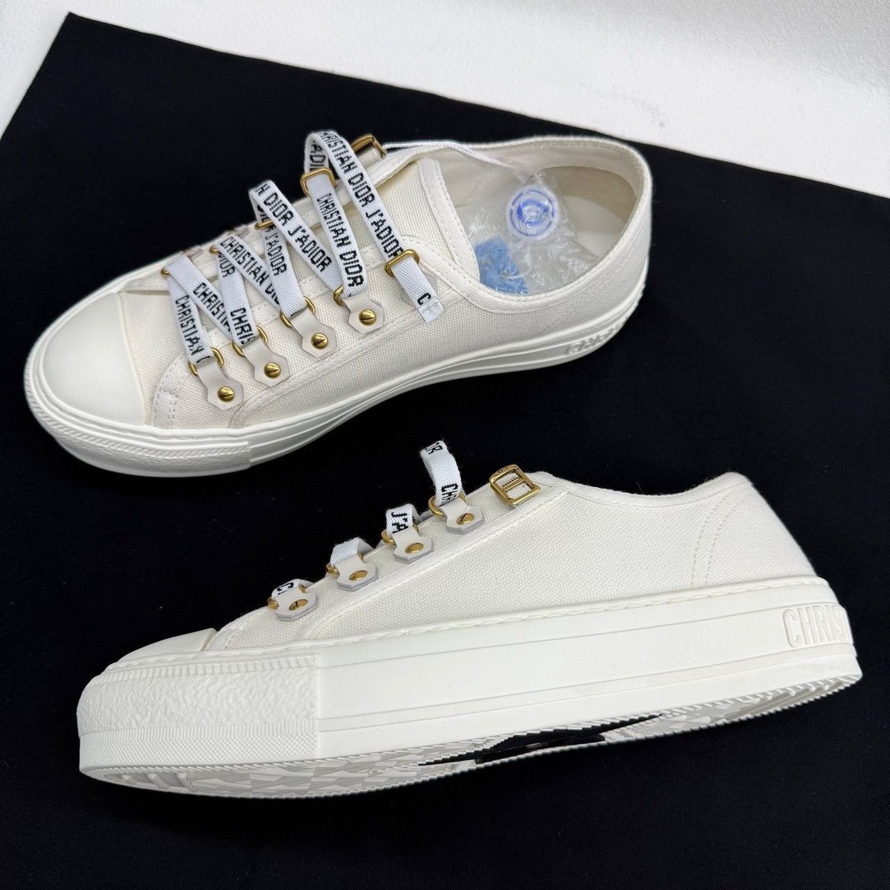 Dior Dior White Walk'n'Dior Sneakers Size 36.5 Size US 5.5 / IT 35.5 - 9 Thumbnail
