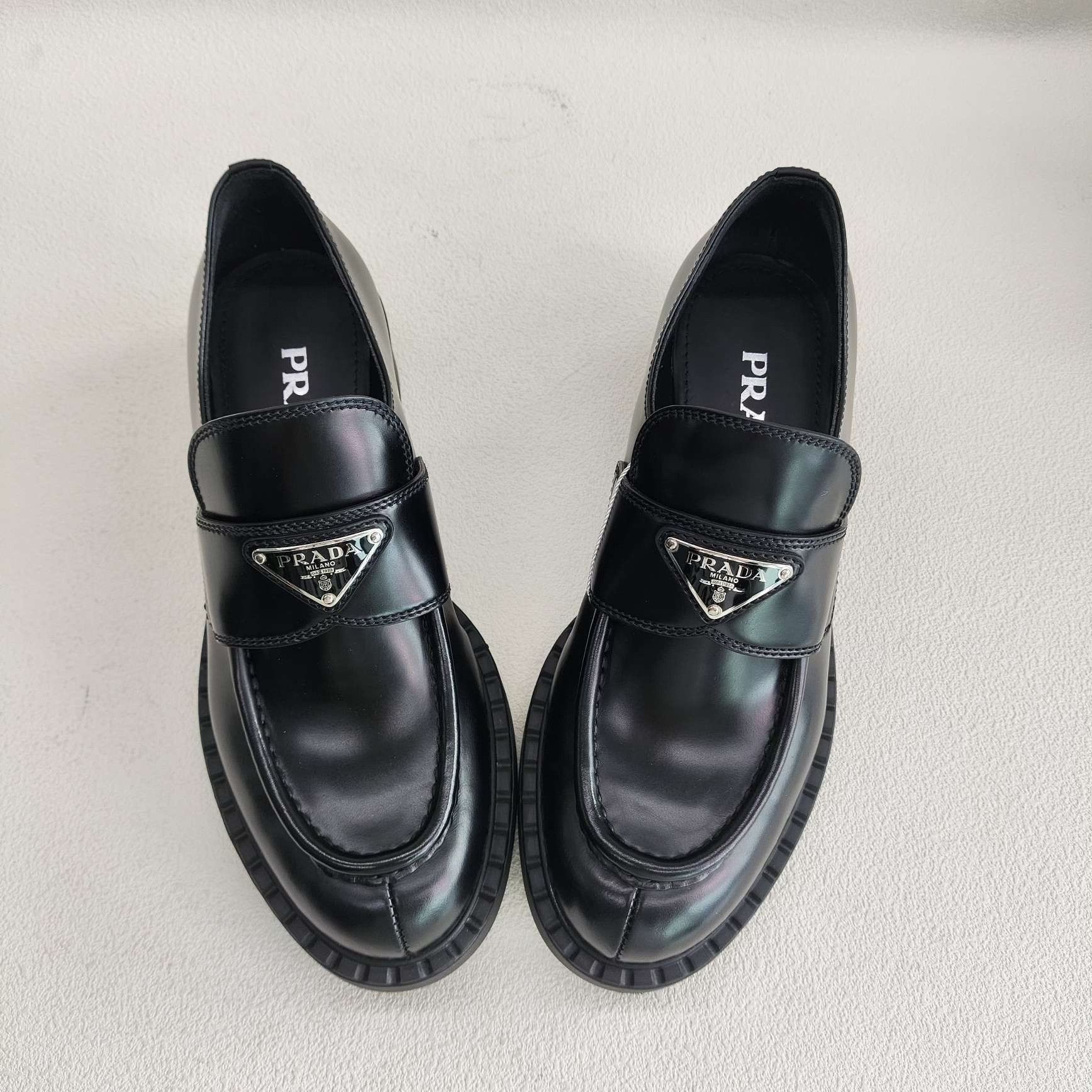 Prada Prada Logo Leather Loafers Size 38 Size US 8 / IT 38 - 10 Thumbnail