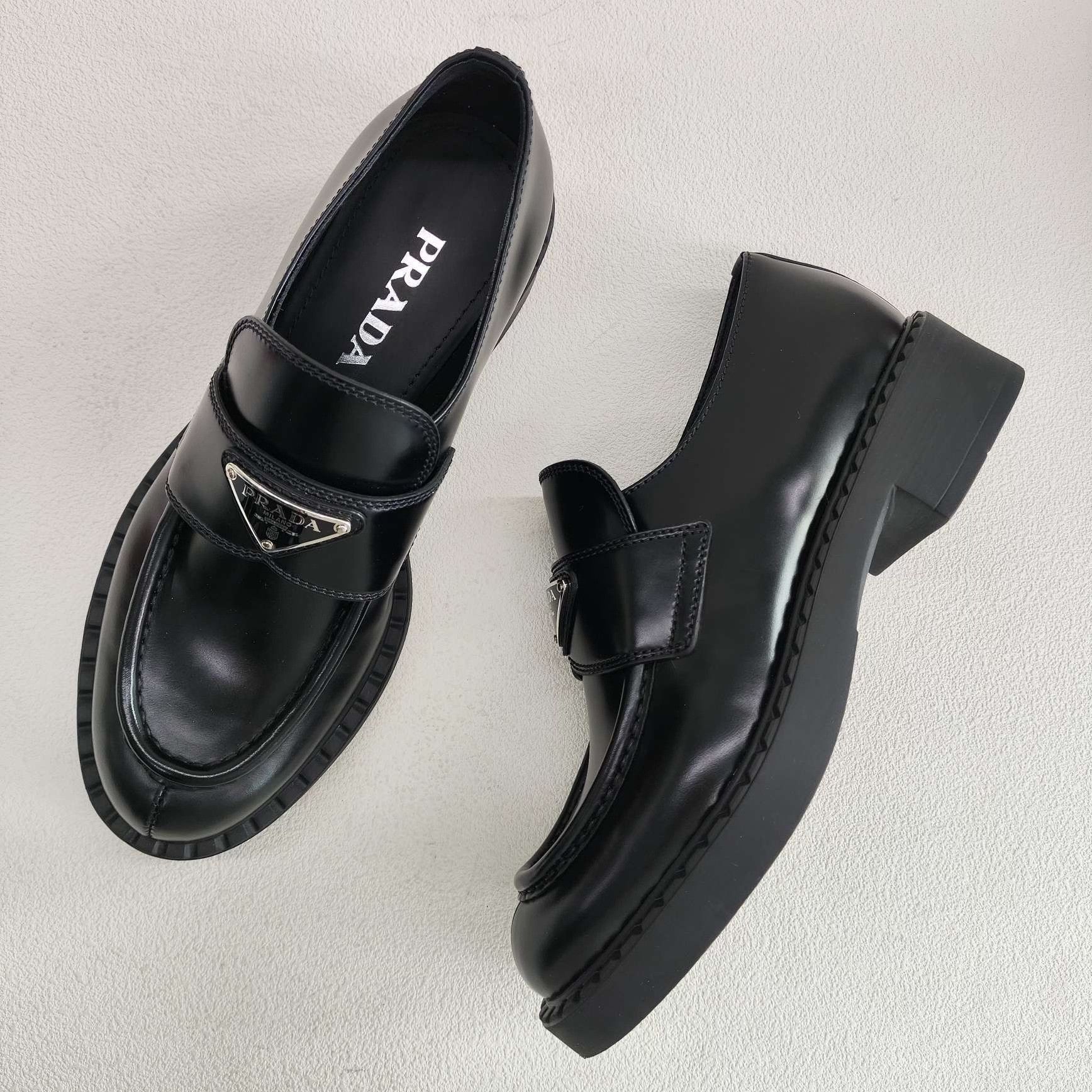 Prada Prada Logo Leather Loafers Size 38 Size US 8 / IT 38 - 8 Thumbnail