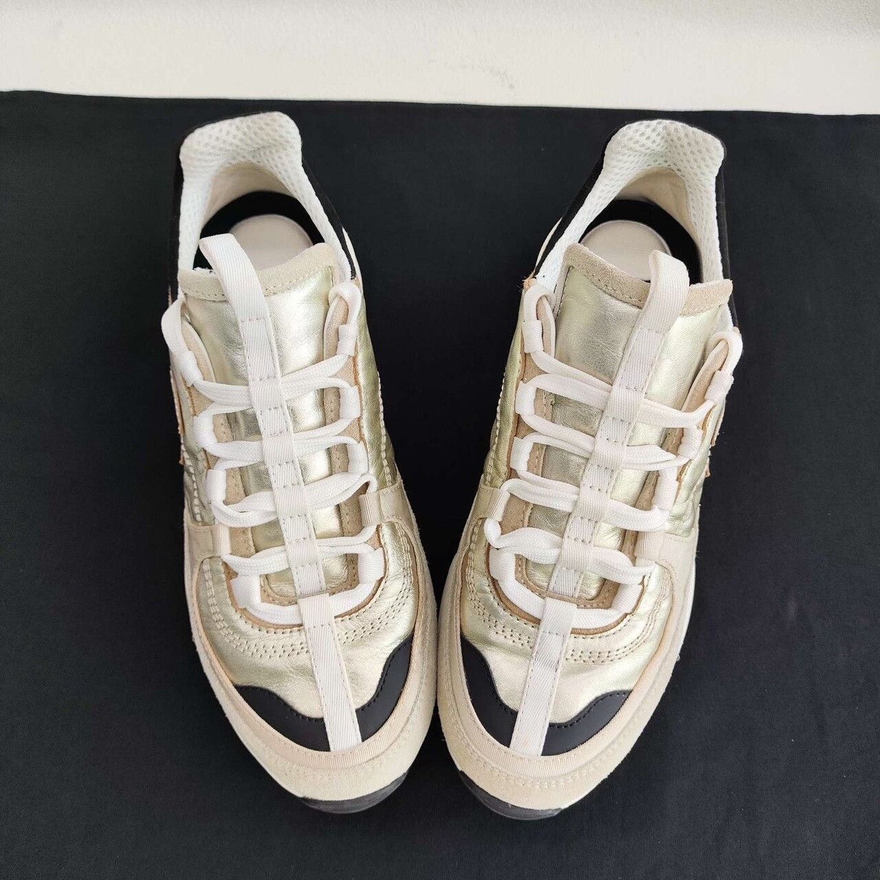 Chanel Chanel Metallic Gold Leather Sneakers Size 37 Size US 7 / IT 37 - 8 Thumbnail