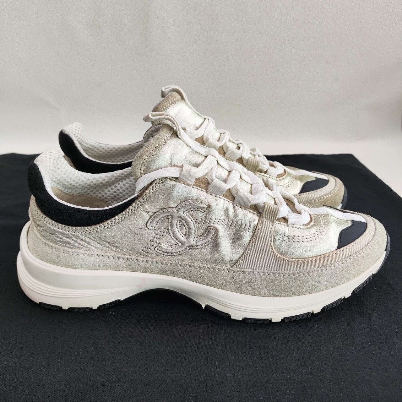 Chanel Chanel Metallic Gold Leather Sneakers Size 37 Size US 7 / IT 37 - 5 Thumbnail