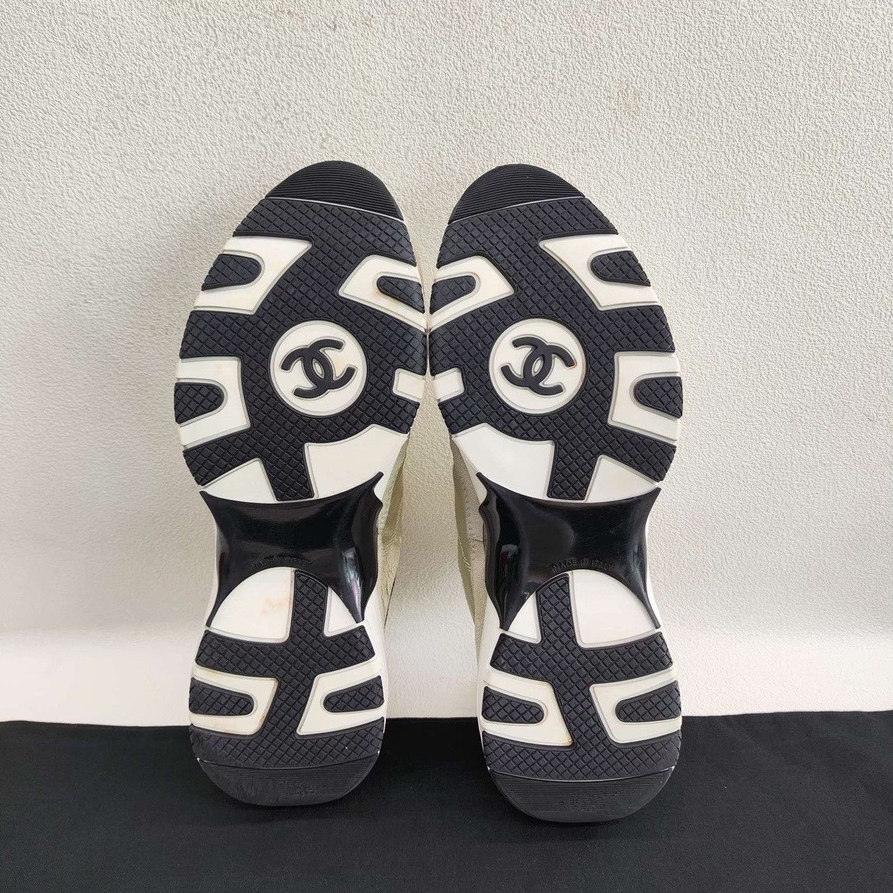 Chanel Chanel Metallic Gold Leather Sneakers Size 37 Size US 7 / IT 37 - 9 Thumbnail