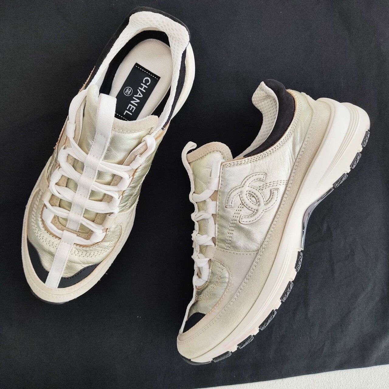 Chanel Chanel Metallic Gold Leather Sneakers Size 37 Size US 7 / IT 37 - 7 Thumbnail