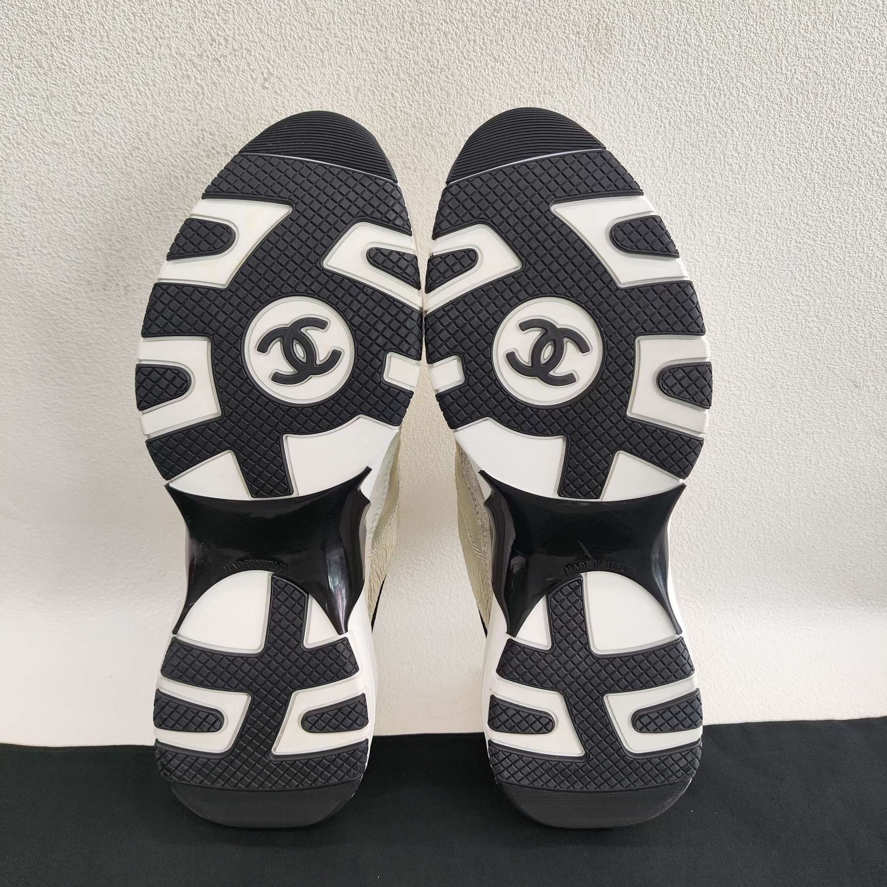 Chanel Chanel Metallic Leather Low-Top Sneakers Size 37 Size US 7 / IT 37 - 8 Thumbnail