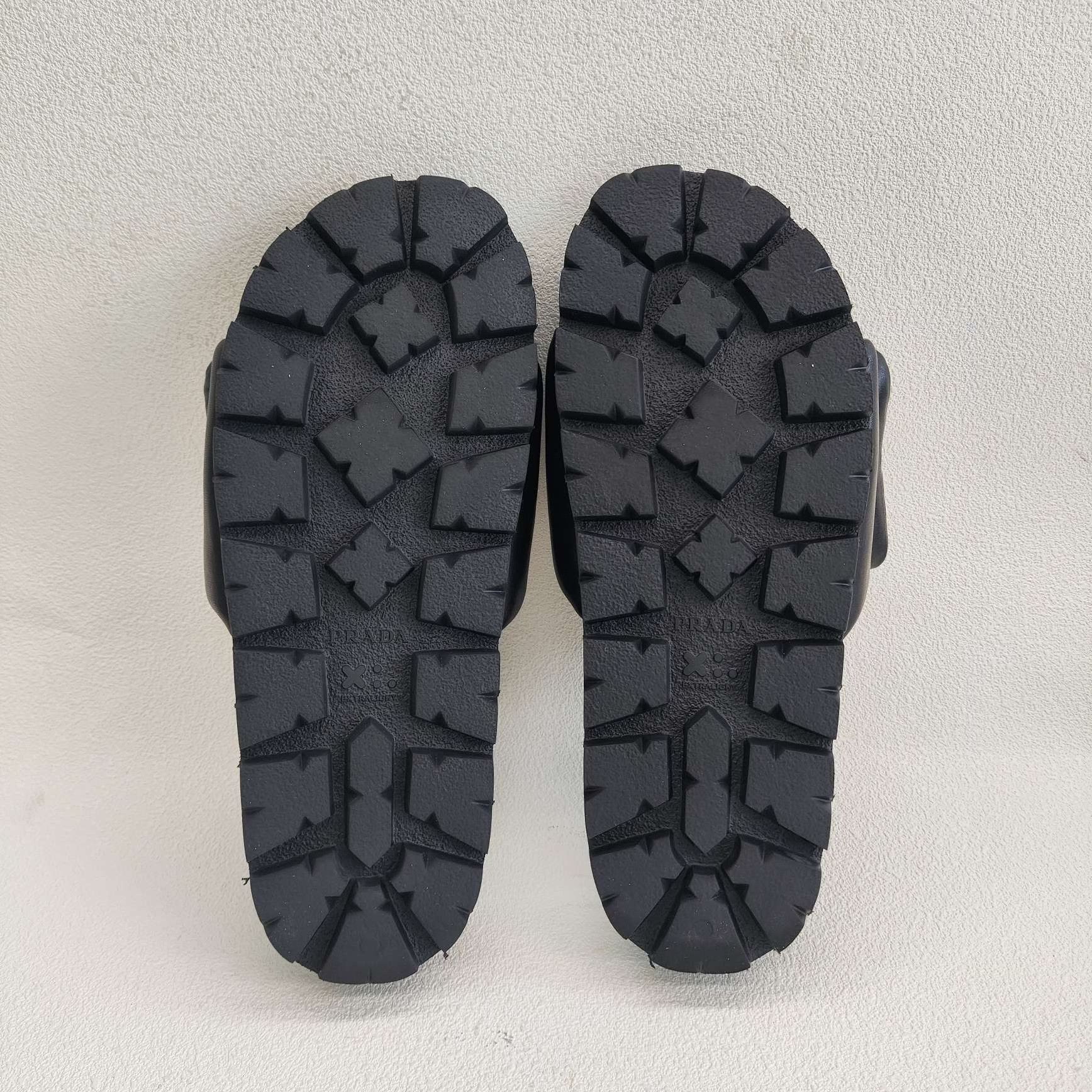 Prada Prada Logo Padded Leather Slides Size 37.5 Size US 7.5 / IT 37.5 - 8 Thumbnail