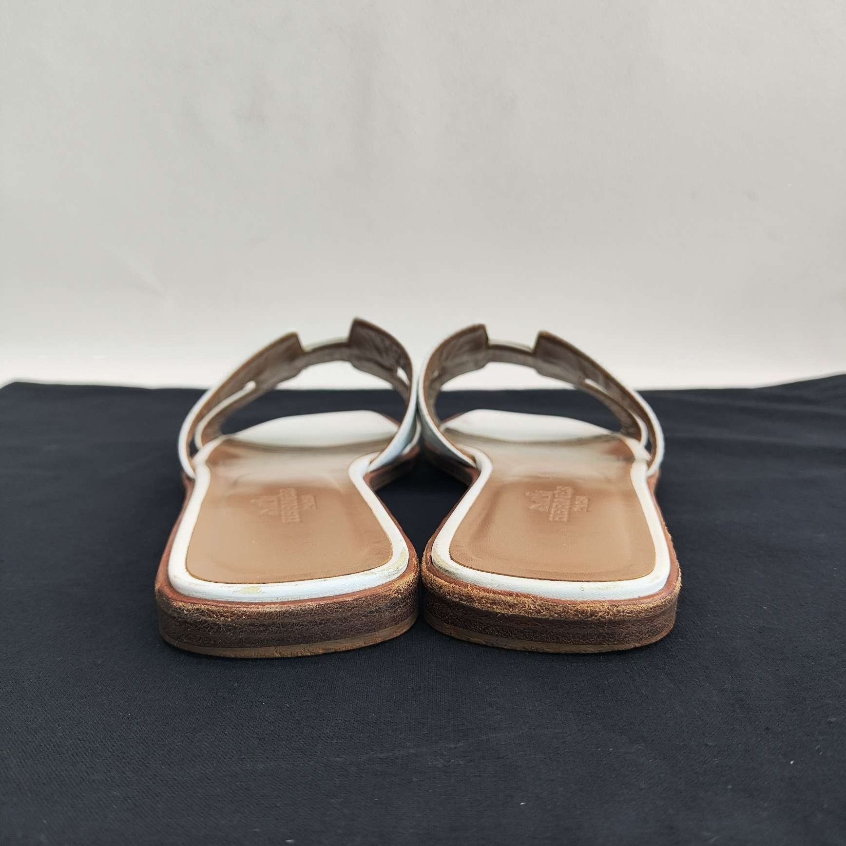 Hermes Hermès White Oran Sandals Size 36 Size US 6 / IT 36 - 6 Thumbnail