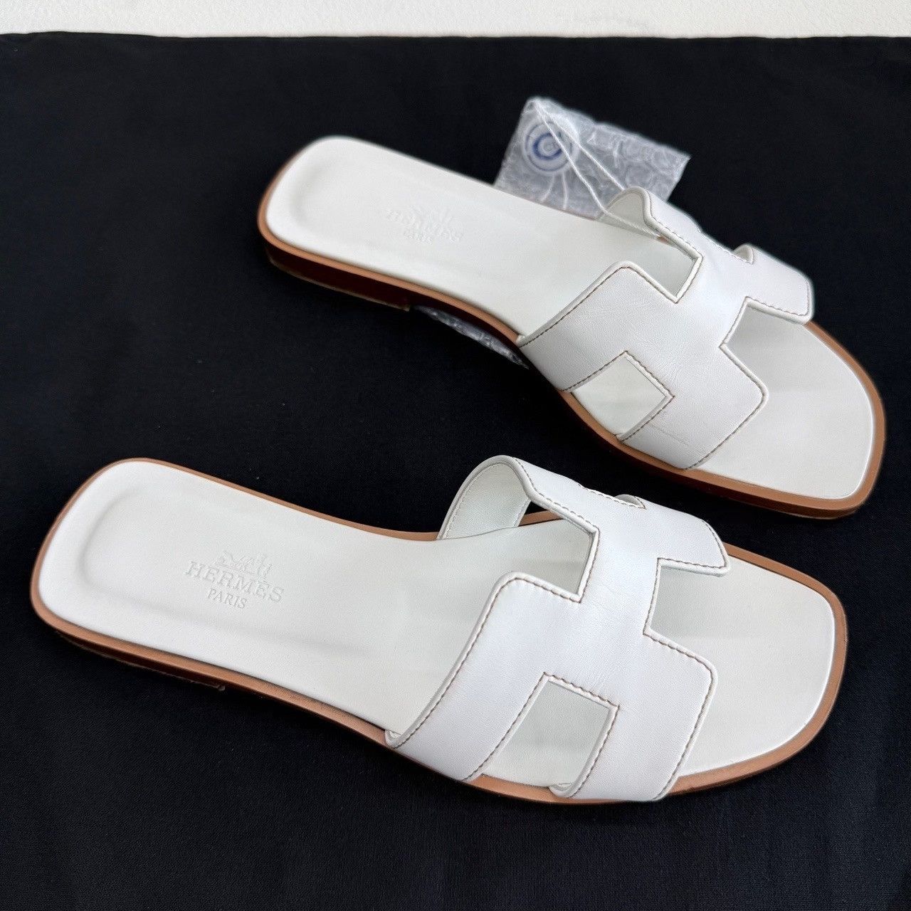 Hermes Hermès Oran White Leather Sandals Size 36 Size US 6 / IT 36 - 7 Thumbnail