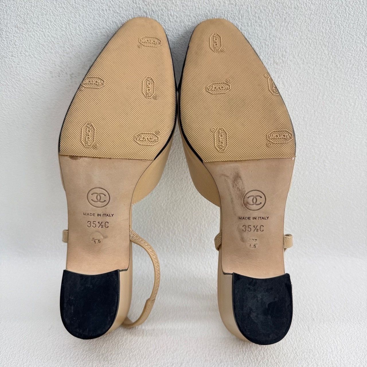 Chanel Chanel Two-Tone Slingback Heels Size 35.5 Size US 5.5 / IT 35.5 - 8 Thumbnail