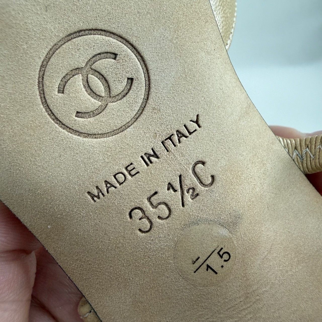 Chanel Chanel Two-Tone Slingback Heels Size 35.5 Size US 5.5 / IT 35.5 - 9 Thumbnail