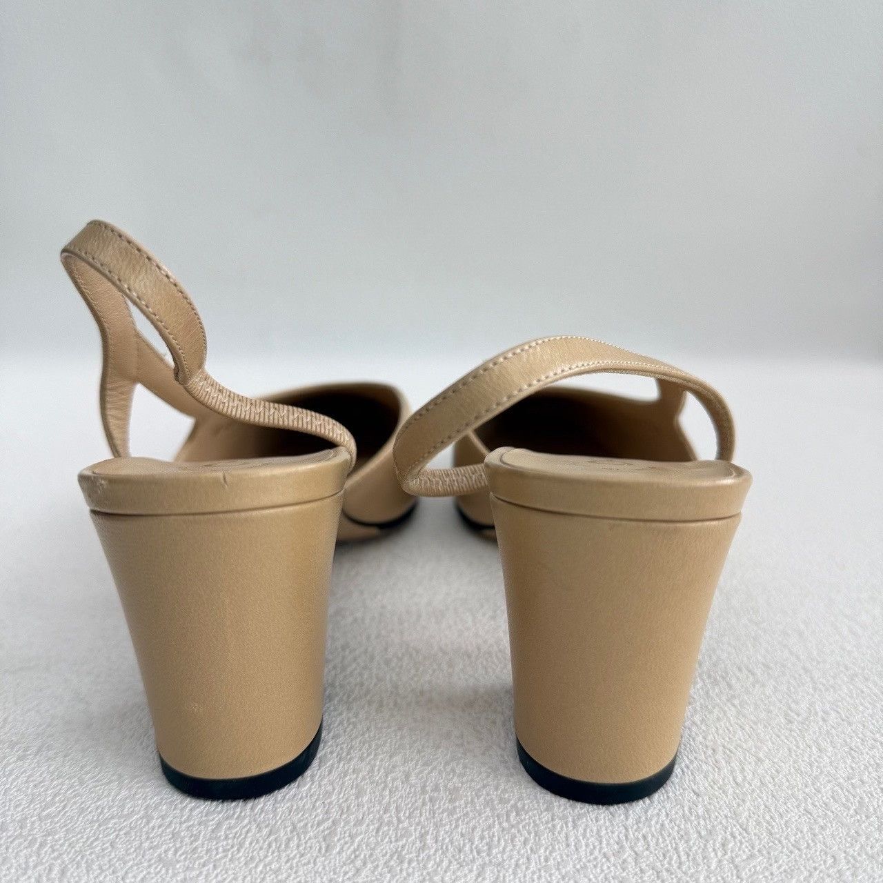 Chanel Chanel Two-Tone Slingback Heels Size 35.5 Size US 5.5 / IT 35.5 - 6 Thumbnail