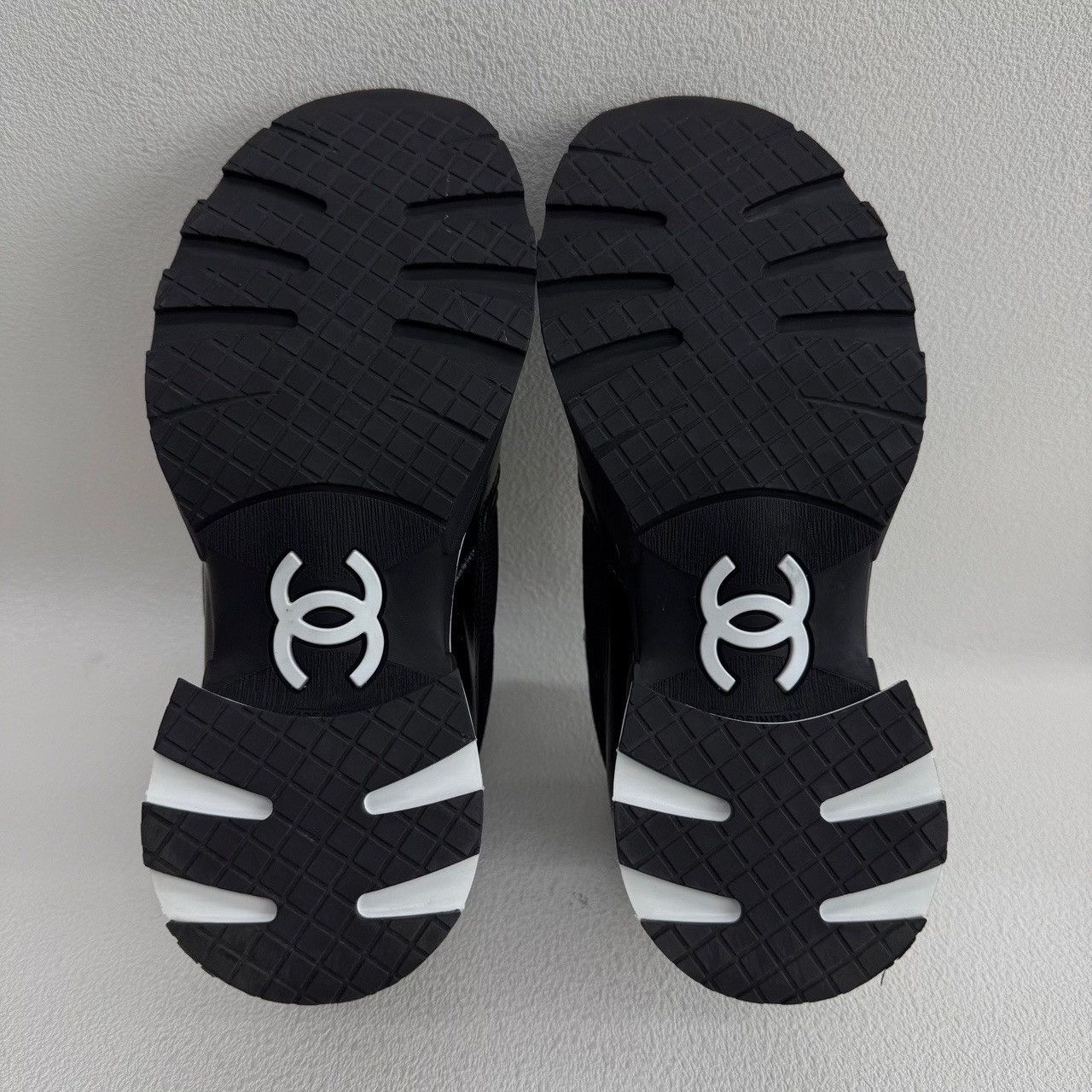 Chanel Chanel CC Logo Platform Low-Top Sneakers Size 37 Size US 7 / IT 37 - 9 Thumbnail