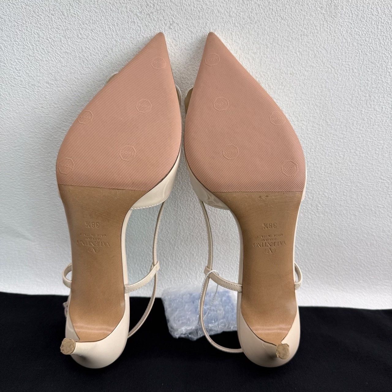 Valentino Valentino VLogo Patent Slingback Heels Size 38.5 Size US 8.5 / IT 38.5 - 7 Thumbnail