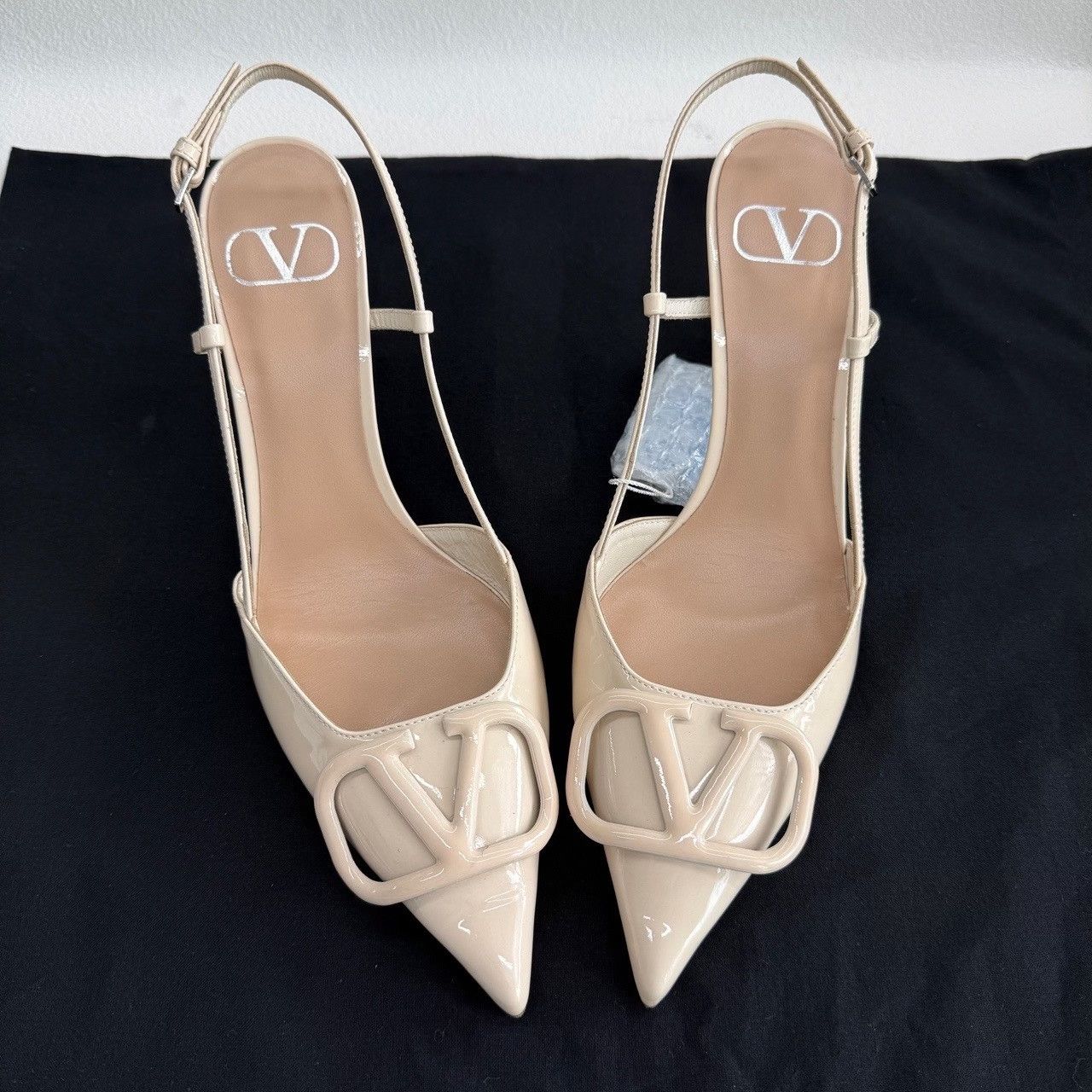 Valentino Valentino VLogo Patent Slingback Heels Size 38.5 Size US 8.5 / IT 38.5 - 10 Thumbnail