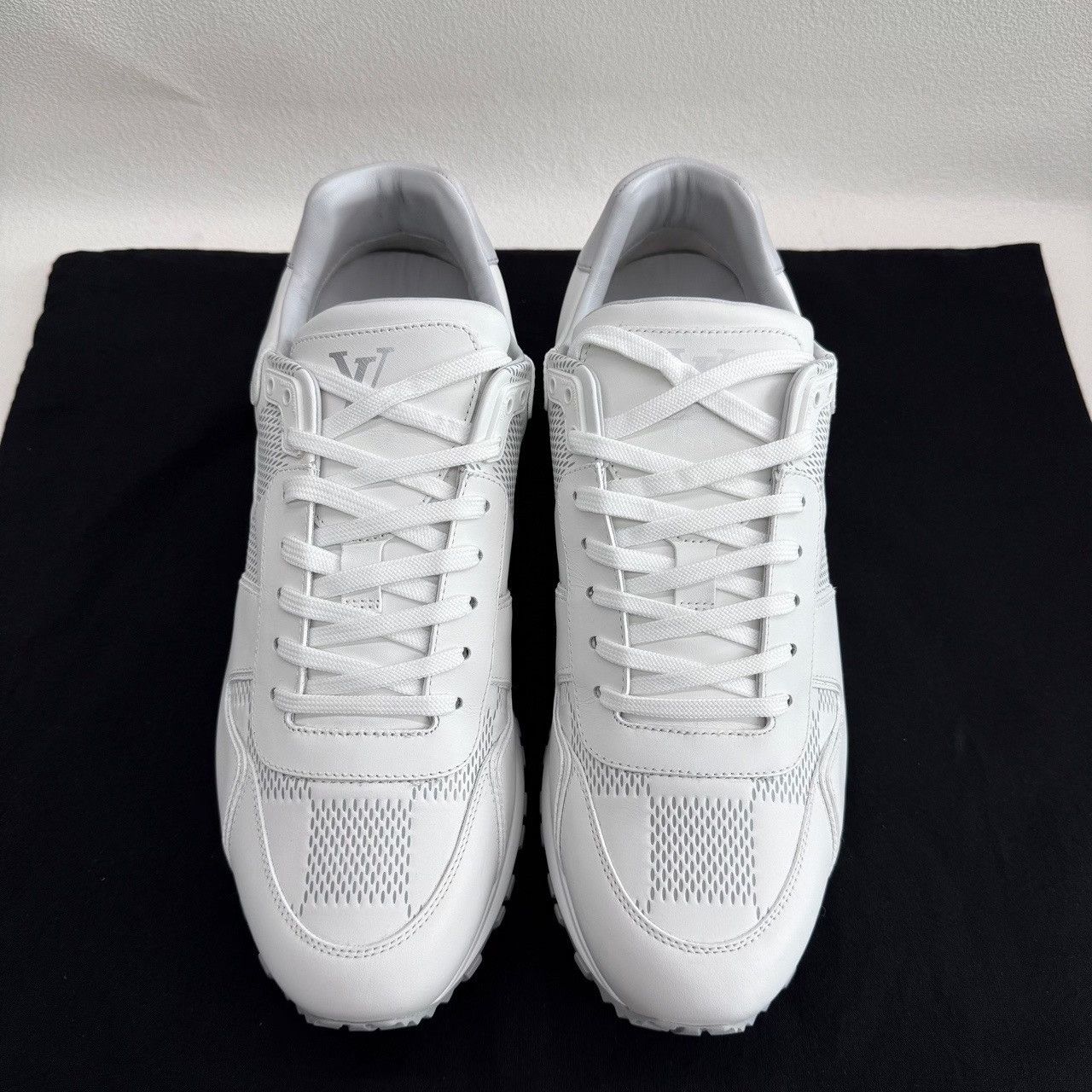 Louis Vuitton Louis Vuitton Run Away Low-Top Sneakers Size 9.5 Size US 9.5 / EU 42-43 - 3 Thumbnail