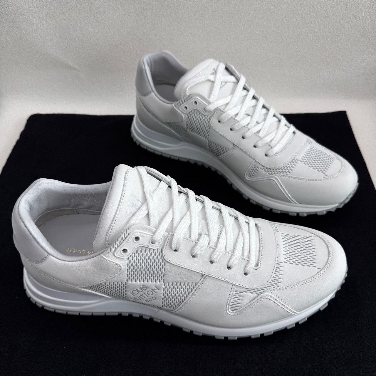 Louis Vuitton Louis Vuitton Run Away Low-Top Sneakers Size 9.5 Size US 9.5 / EU 42-43 - 4 Thumbnail
