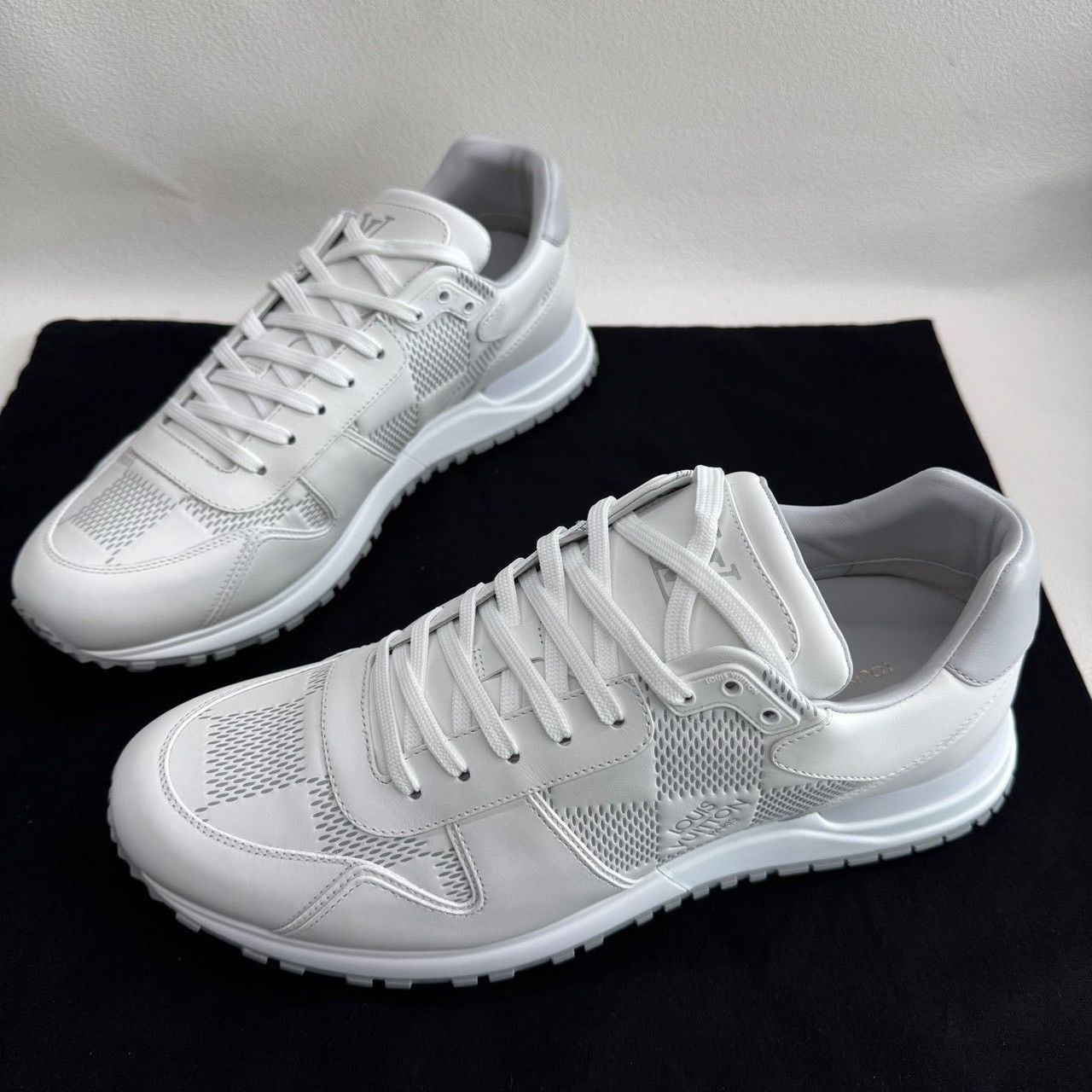 Louis Vuitton Louis Vuitton Run Away Low-Top Sneakers Size 9.5 Size US 9.5 / EU 42-43 - 2 Thumbnail