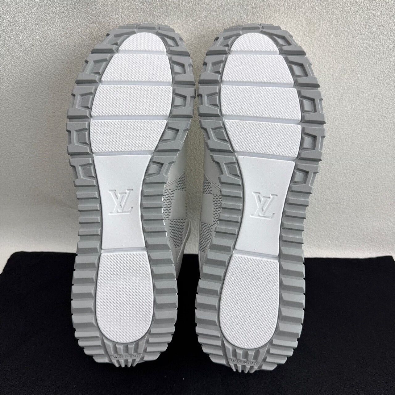 Louis Vuitton Louis Vuitton Run Away Low-Top Sneakers Size 9.5 Size US 9.5 / EU 42-43 - 8 Thumbnail