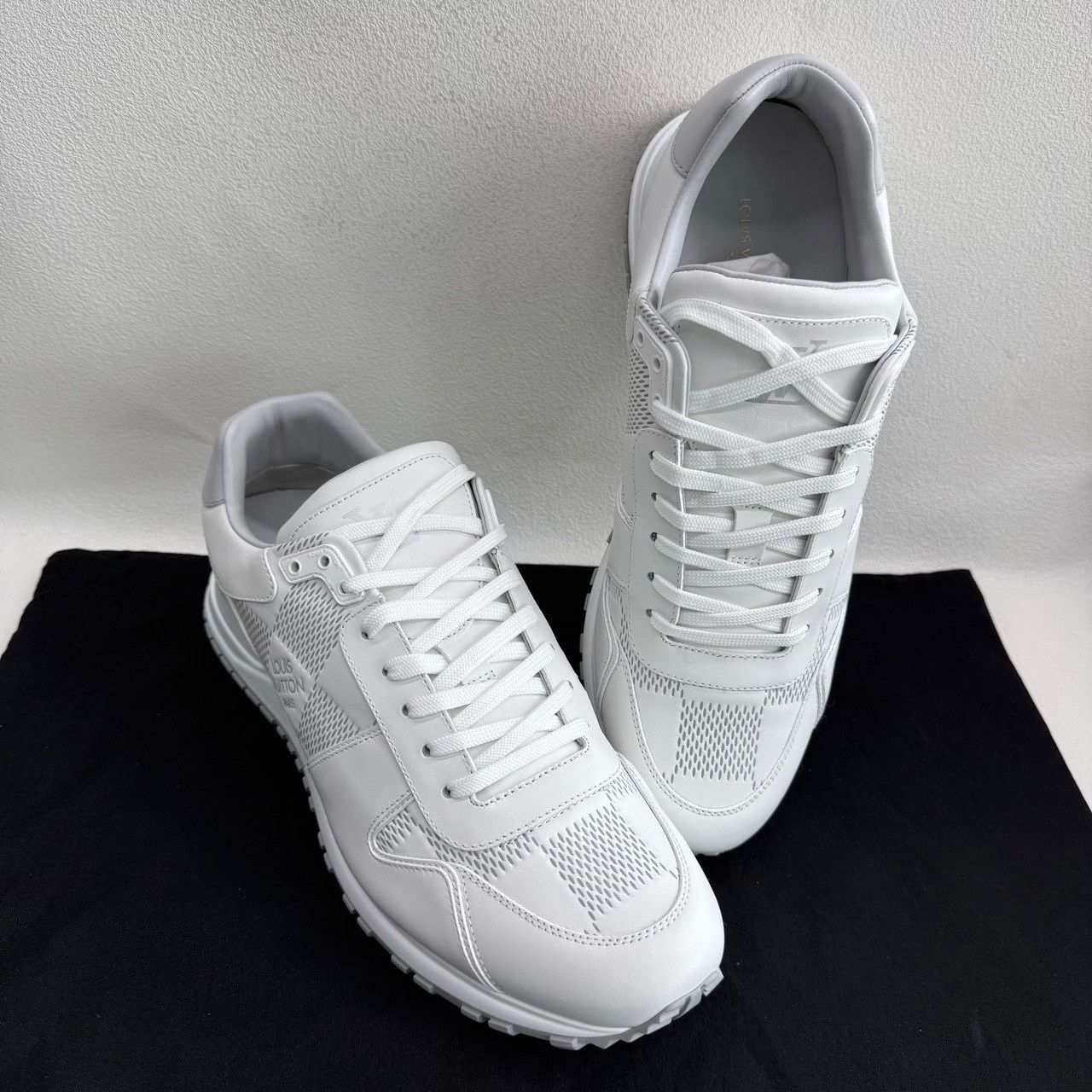 Louis Vuitton Louis Vuitton Run Away Low-Top Sneakers Size 9.5 Size US 9.5 / EU 42-43 - 9 Thumbnail