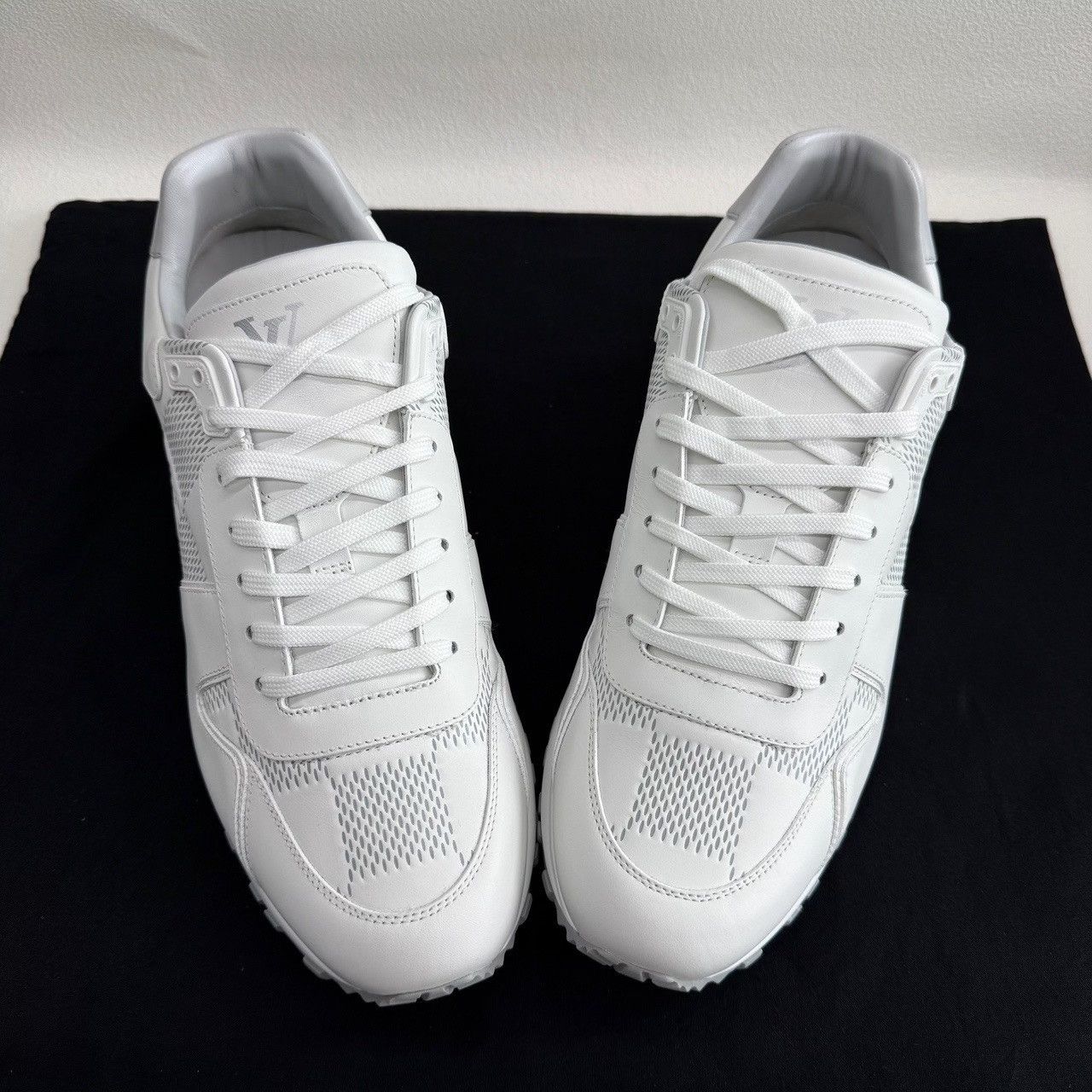 Louis Vuitton Louis Vuitton Run Away Low-Top Sneakers Size 9.5 Size US 9.5 / EU 42-43 - 10 Thumbnail