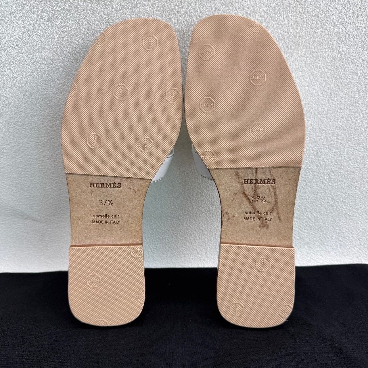 Hermes Hermes White Leather Oran Sandals Size 37.5 Size US 7.5 / IT 37.5 - 8 Thumbnail
