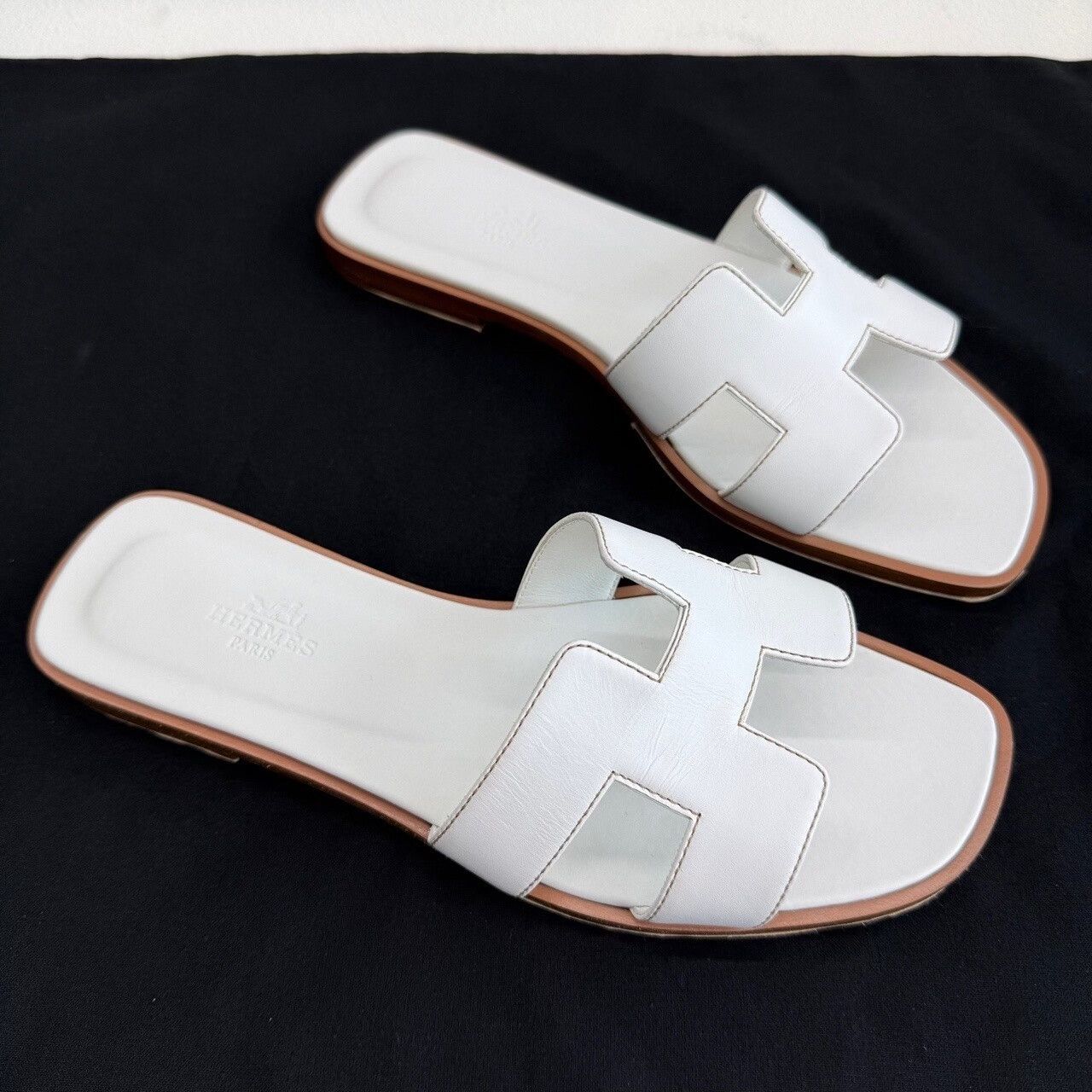 Hermes Hermes White Leather Oran Sandals Size 37.5 Size US 7.5 / IT 37.5 - 4 Thumbnail