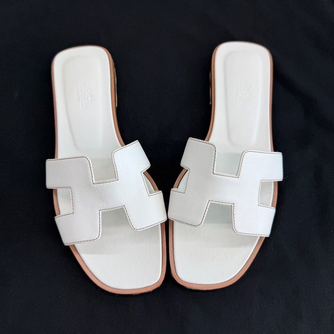 Hermes Hermes White Leather Oran Sandals Size 37.5 Size US 7.5 / IT 37.5 - 10 Thumbnail