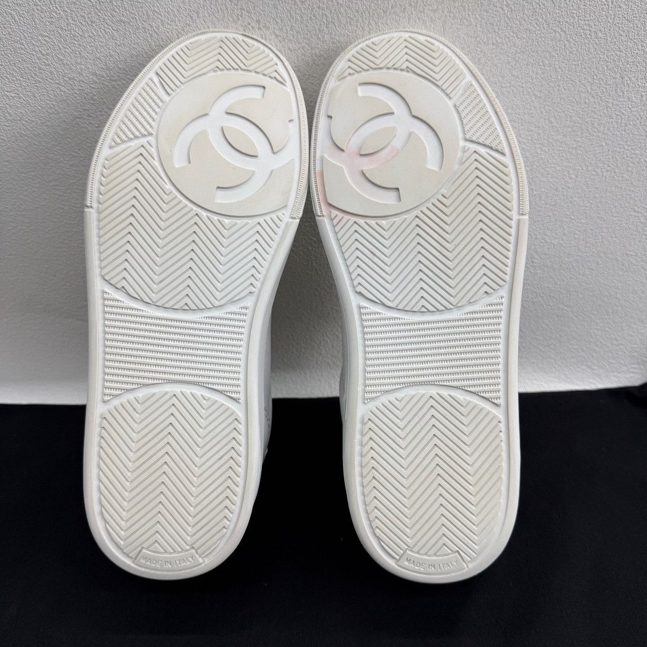 Chanel Chanel White Leather Low-Top Sneakers Size 37 Size US 7 / IT 37 - 8 Thumbnail