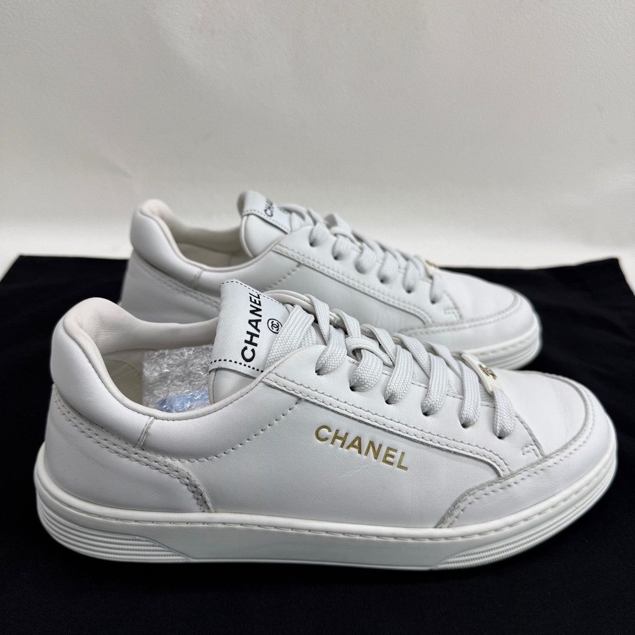 Chanel Chanel White Leather Low-Top Sneakers Size 37 Size US 7 / IT 37 - 5 Thumbnail