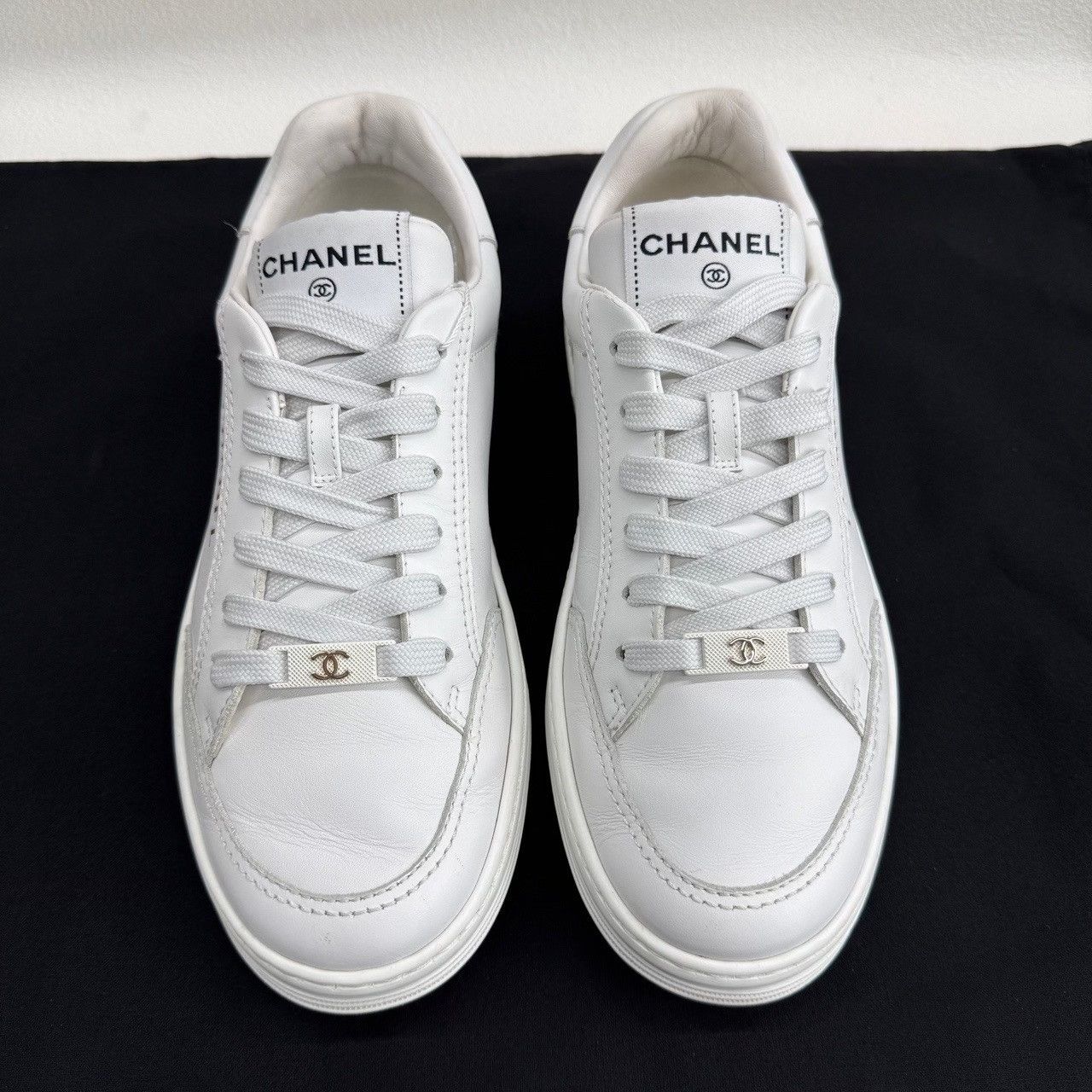 Chanel Chanel White Leather Low-Top Sneakers Size 37 Size US 7 / IT 37 - 3 Thumbnail