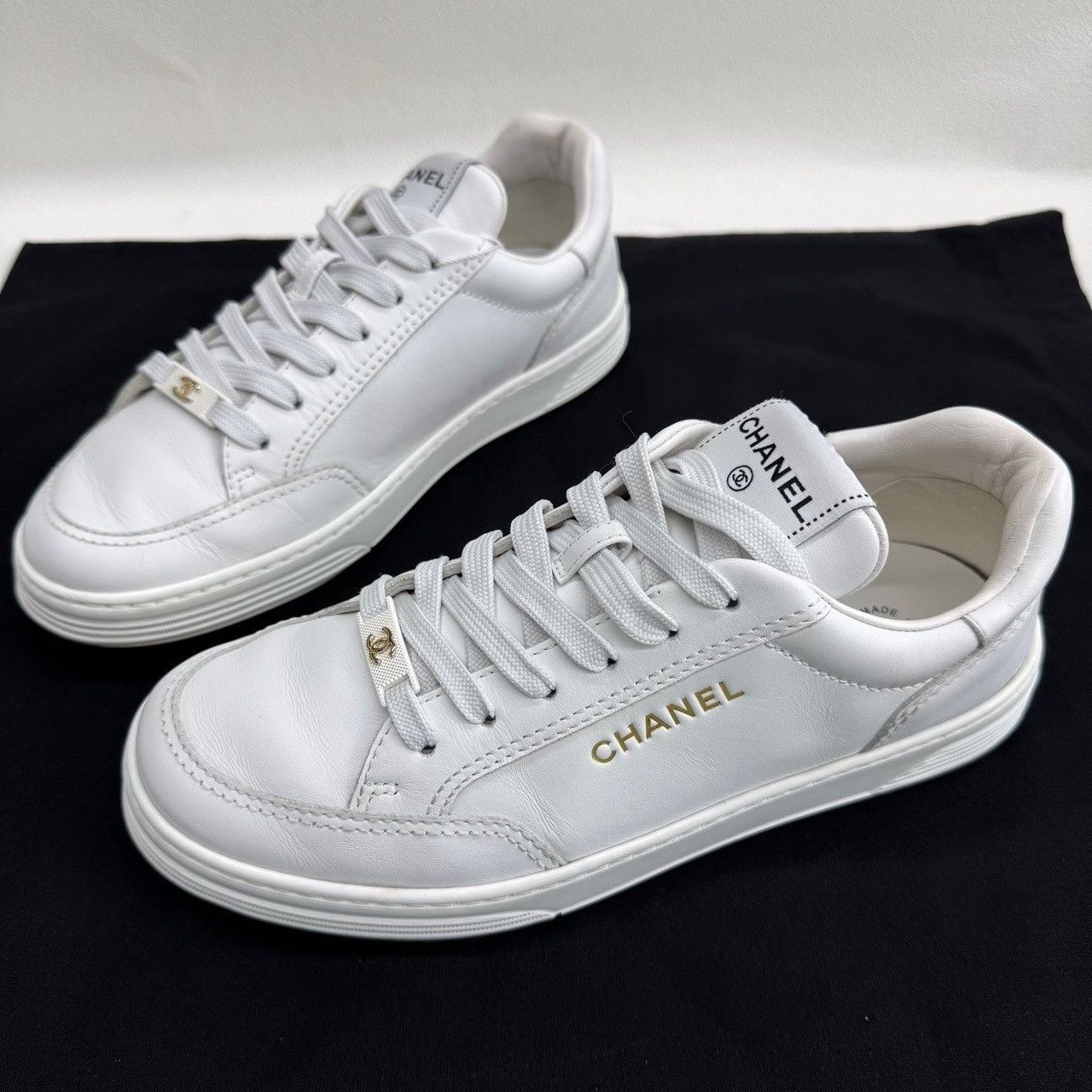 Chanel Chanel White Leather Low-Top Sneakers Size 37 Size US 7 / IT 37 - 2 Thumbnail