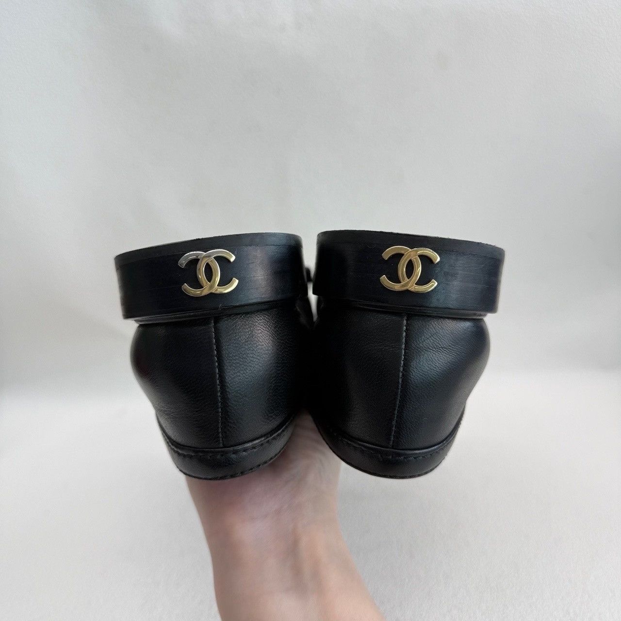 Chanel Chanel Quilted Chain Loafers Size 36.5 Size US 6.5 / IT 36.5 - 7 Thumbnail