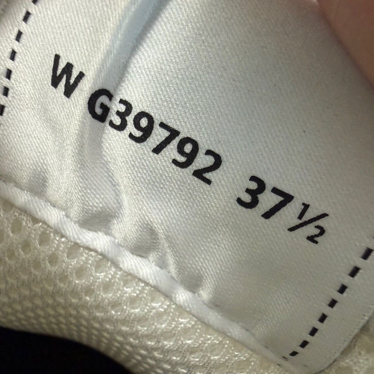 Chanel Chanel Silver Leather Low-Top Sneakers Size 37.5 Size US 6.5 / IT 36.5 - 8 Thumbnail