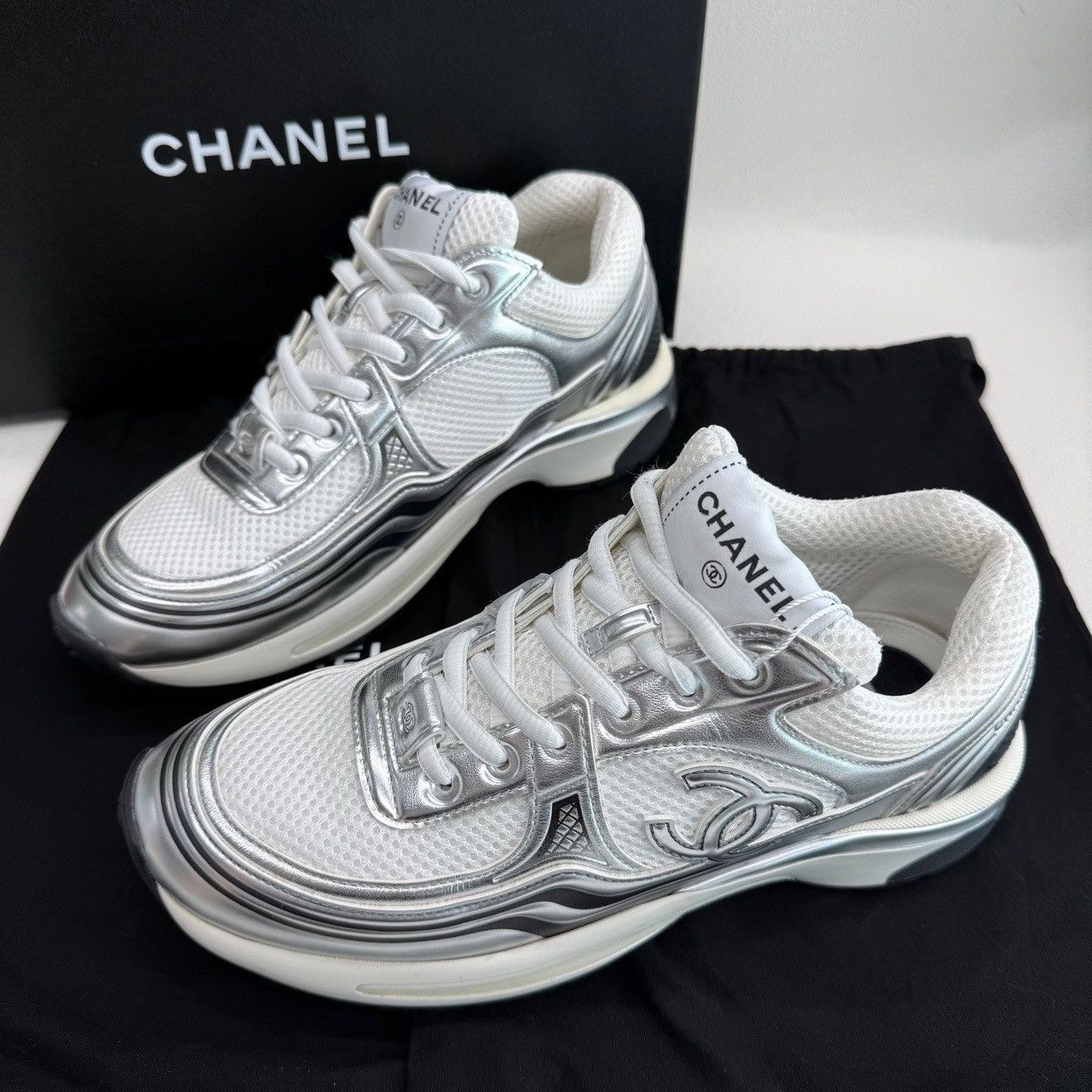 Chanel Chanel Silver Leather Low-Top Sneakers Size 37.5 Size US 6.5 / IT 36.5 - 3 Thumbnail