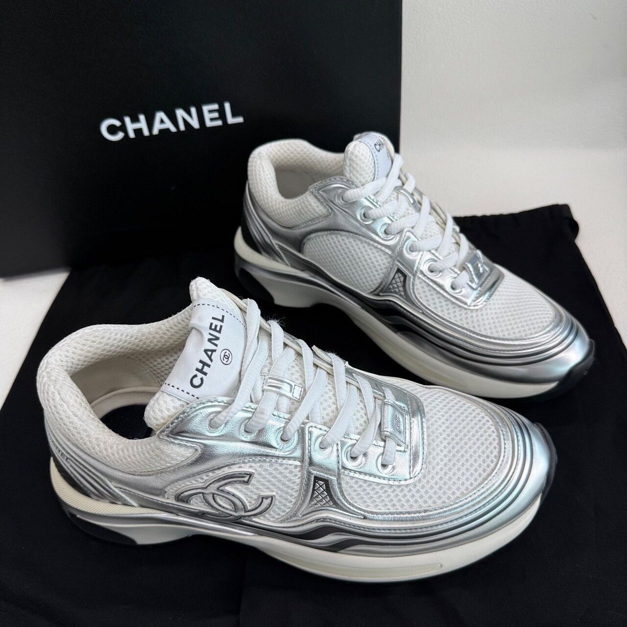 Chanel Chanel Silver Leather Low-Top Sneakers Size 37.5 Size US 6.5 / IT 36.5 - 5 Thumbnail